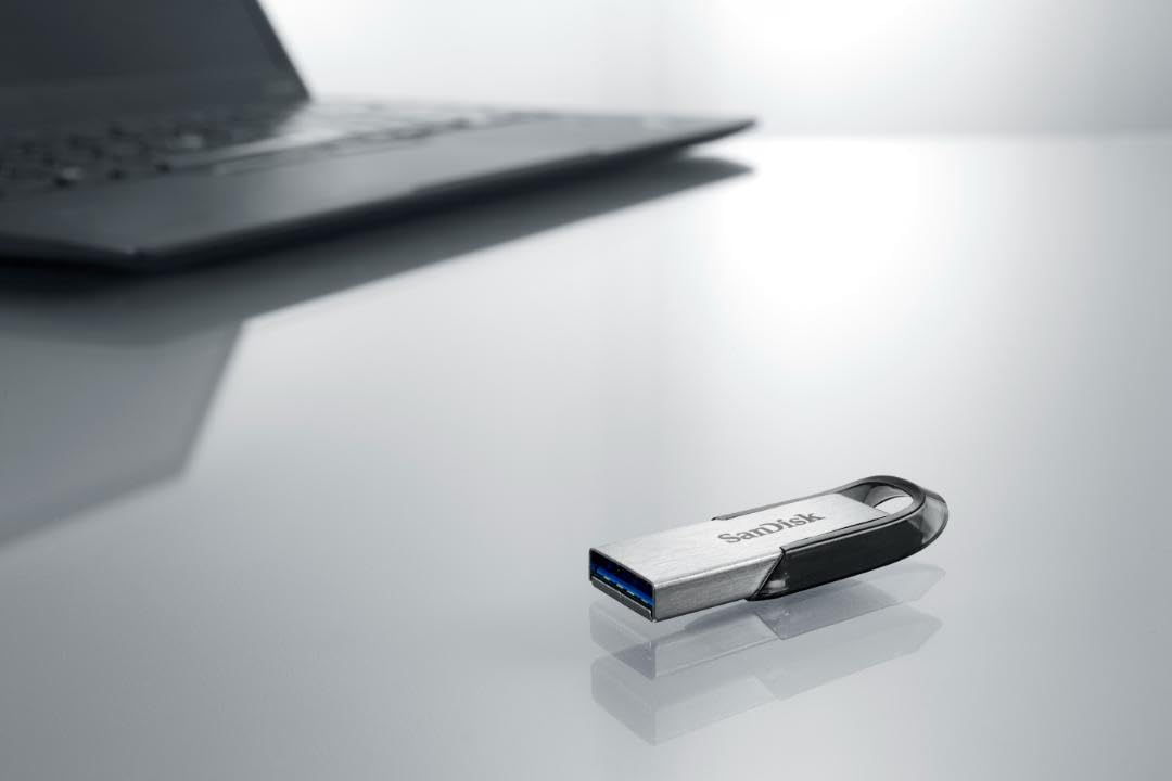SanDisk 128GB Ultra Flair USB 3.0 Flash Drive USB stick, Memory stick with transfer speeds up to 150 MB/s, Password protection, Durable, Sleek Metal Casing Silver/Black