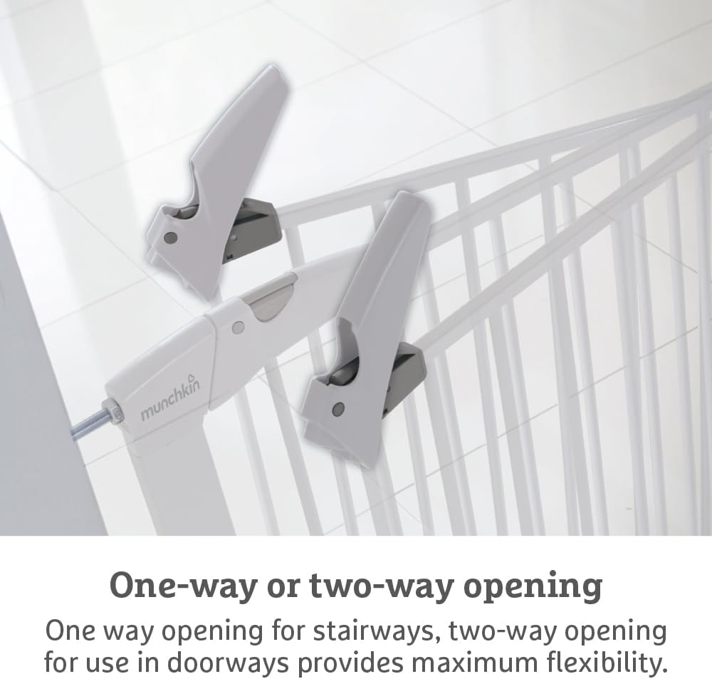 Munchkin Stair Gate Maxi Secure Toddler & Baby Gate 76-82cm extends up to 117cm with separately sold extensions | Pressure Fit Baby Safety & Dog Gate for Doorways | No-Screw Install Child Gate, White