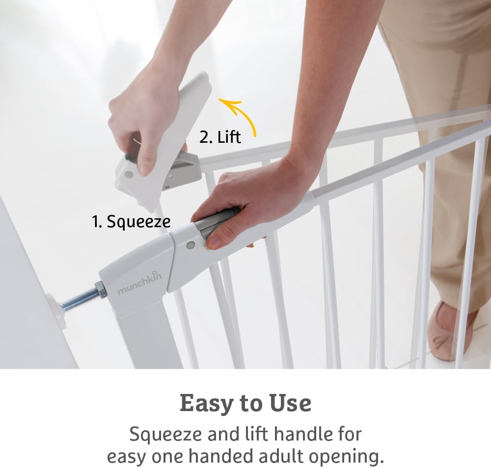Munchkin Stair Gate Maxi Secure Toddler & Baby Gate 76-82cm extends up to 117cm with separately sold extensions | Pressure Fit Baby Safety & Dog Gate for Doorways | No-Screw Install Child Gate, White