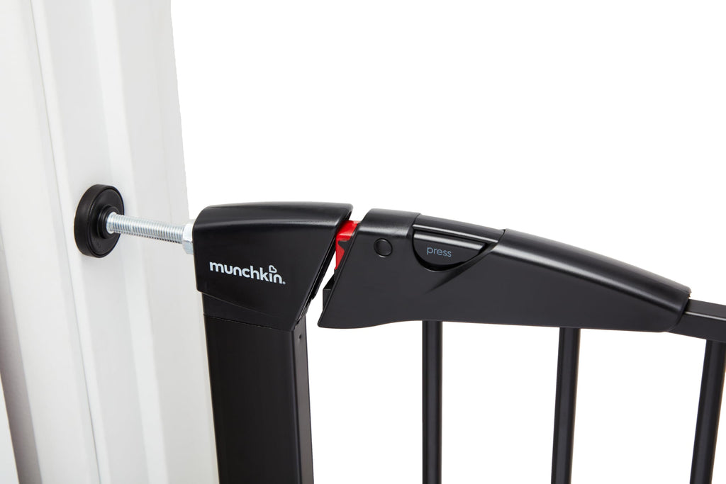 Munchkin Stair Gate Maxi Secure Toddler & Baby Gate 76-82cm extends up to 117cm with separately sold extensions | Pressure Fit Baby Safety & Dog Gate for Doorways | No-Screw Install Child Gate, White