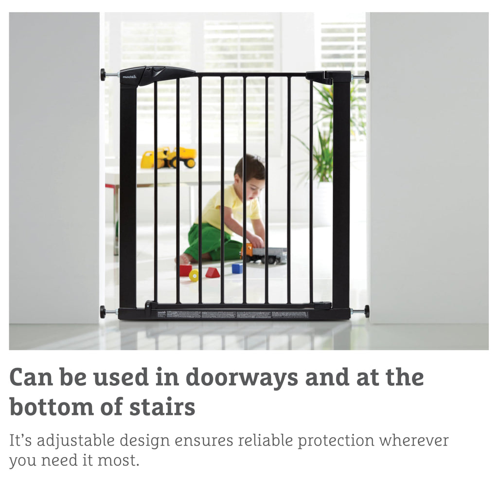 Munchkin Stair Gate Maxi Secure Toddler & Baby Gate 76-82cm extends up to 117cm with separately sold extensions | Pressure Fit Baby Safety & Dog Gate for Doorways | No-Screw Install Child Gate, White