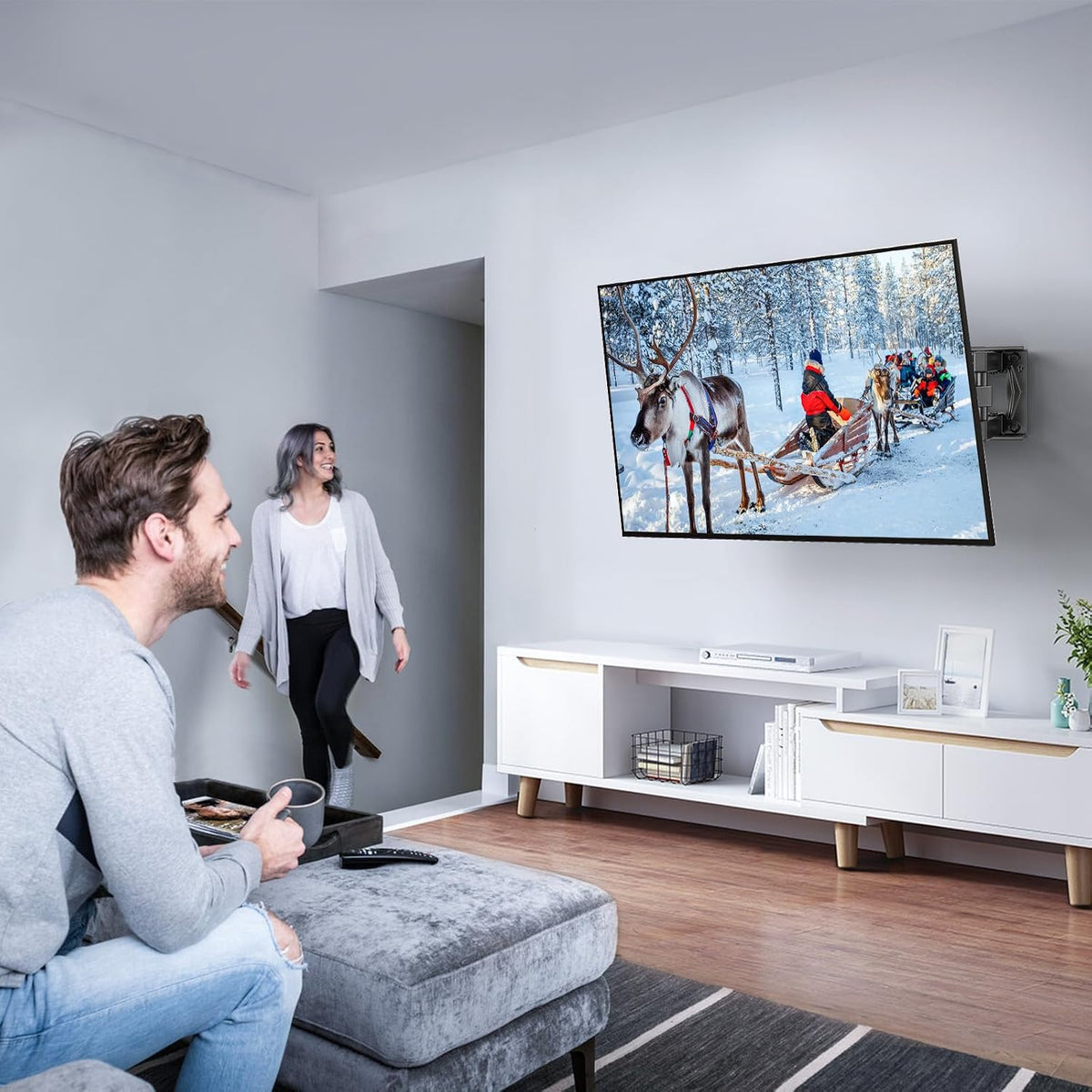 PERLESMITH TV Wall Bracket, Swivel Tilt Wall Mount for 26-70 Inch Flat & Curved TVs up to 45kg, Max. VESA 400x400mm