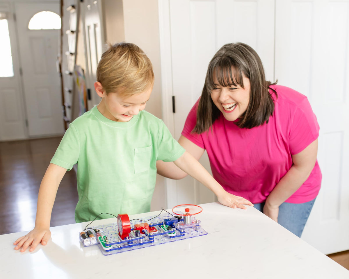 SNAP CIRCUITS Jr. SC-100 STEM Electronics Kit, 100+ Projects, Ages 8+