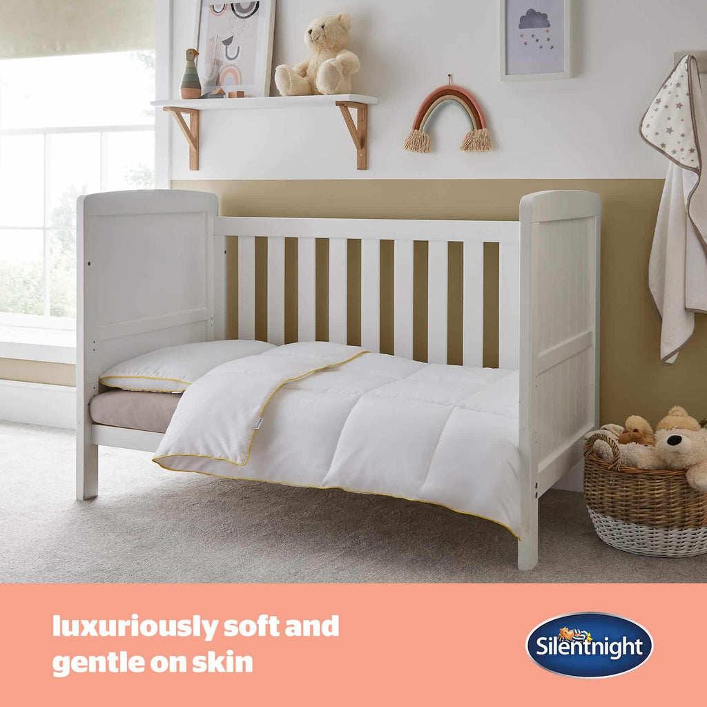 Silentnight Safe Nights Cot Bed Duvet 4 Tog – Anti Allergy Lightweight Soft Snug Nursery Quilt for Children, Kids, Toddlers – Hypoallergenic and Machine Washable – 150x120cm