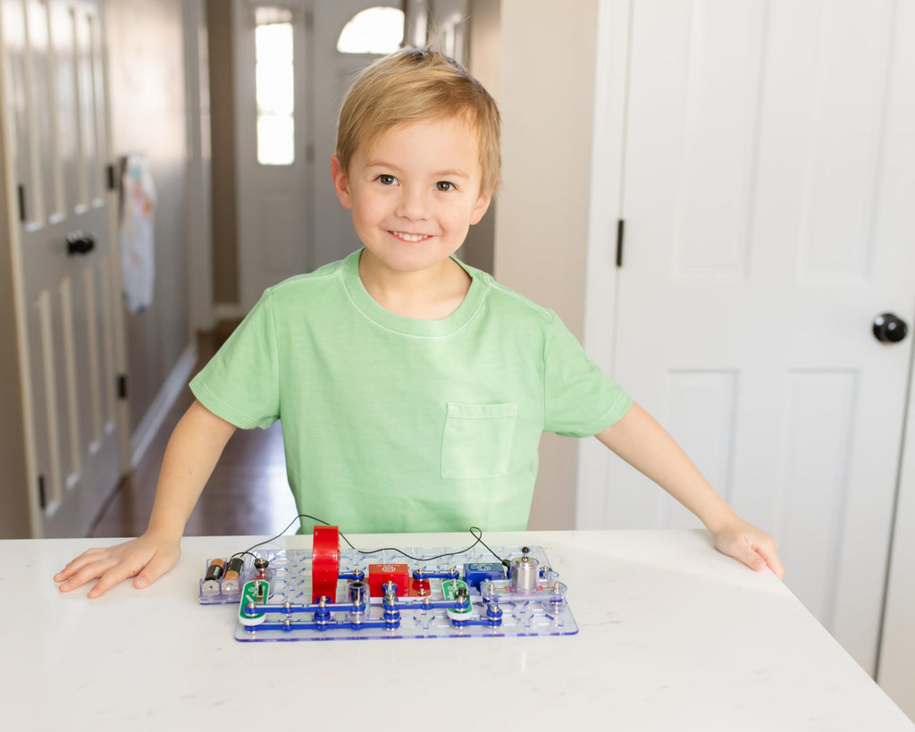 SNAP CIRCUITS Jr. SC-100 STEM Electronics Kit, 100+ Projects, Ages 8+