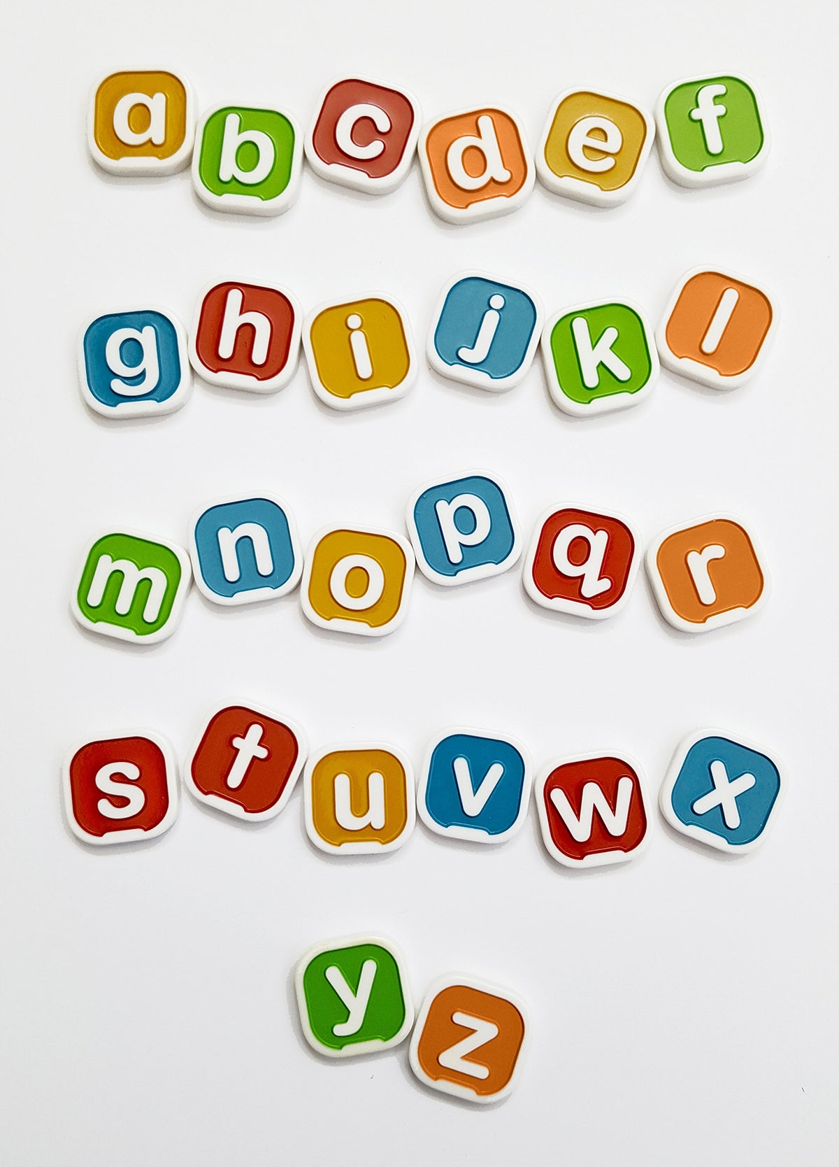 Bananagrams Classic Word Game, 144 Tiles in Banana Pouch, Travel Game