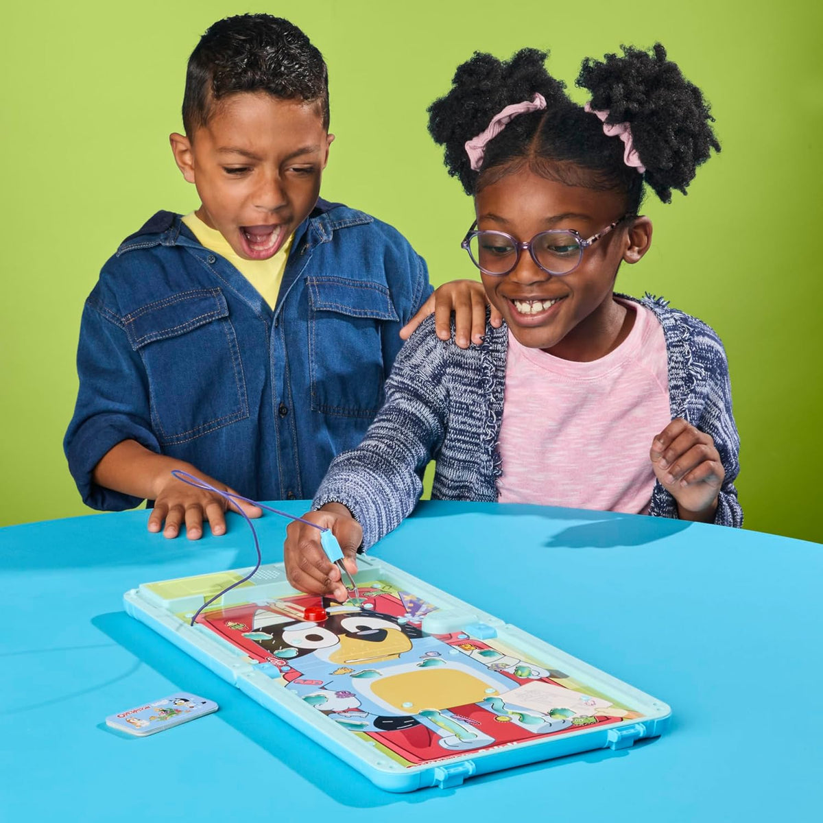 Operation Bluey Edition Board Game for Kids – Electronic Talking Game with All-in-1 Carrying Case – 2 Ways to Play – 1+ Players – 10 Mins. – Ages 6+ (Amazon Exclusive)